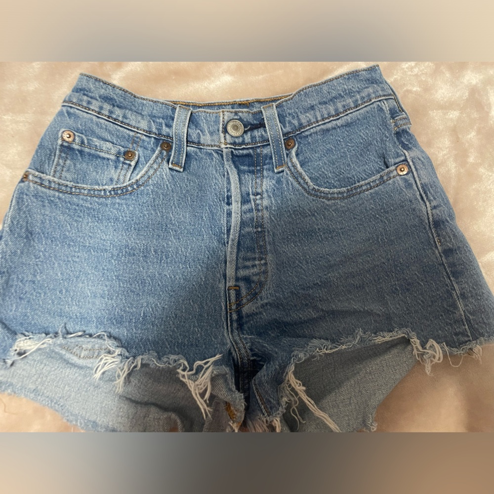 Levi’s shorts 501